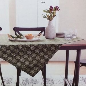 Threshold Tablecloth Throw Green Farmhouse Decor Country Chic 50”x50” Geometric